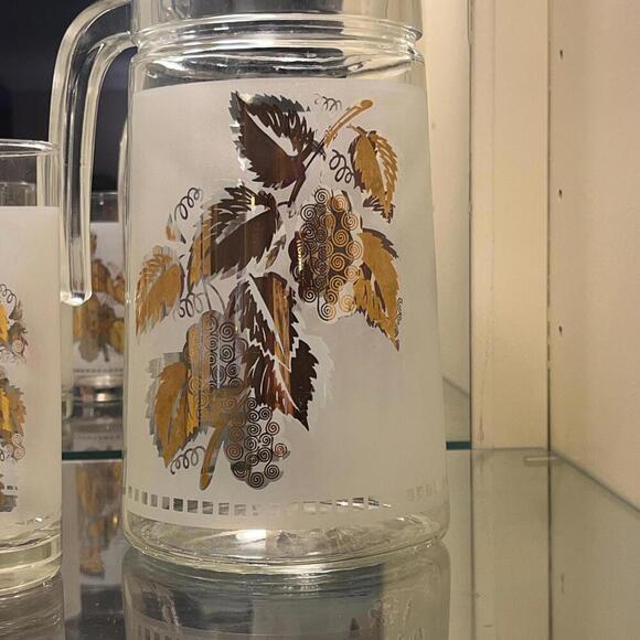 MCM Gold Leaf Glass Pitcher and Four Glasses‎ - Picture 3 of 9